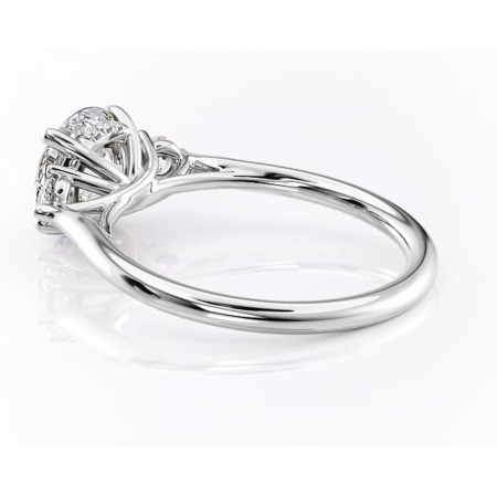 Inel de logodnă Delphine din aur Alb 14kt cu moissanite tăietură rotundă – Montură cu trei pietre rafinată pentru profil mediu | Personalizează și configurează gratuit online [4]