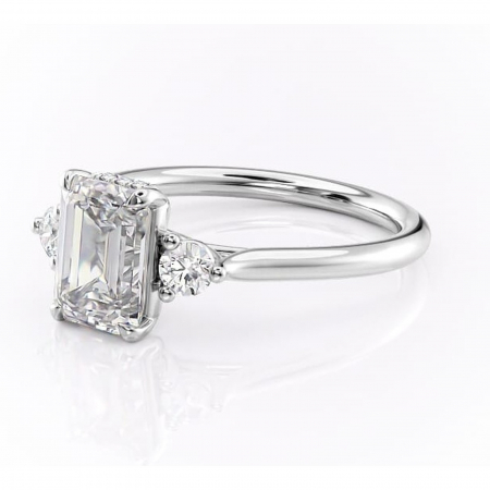 Inel de logodnă Delphine din aur Alb 14kt cu moissanite tăietură smarald – Montură cu trei pietre rafinată pentru profil mediu | Personalizează și configurează gratuit online [6]