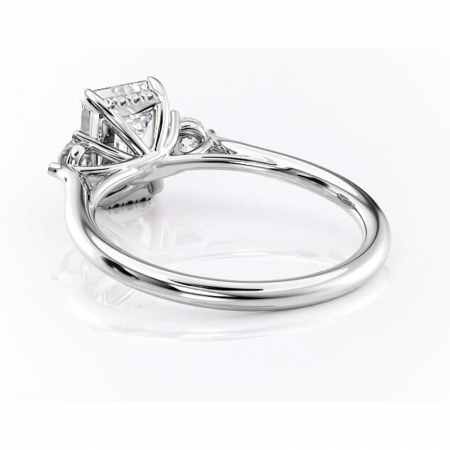 Inel de logodnă Delphine din aur Alb 14kt cu moissanite tăietură smarald – Montură cu trei pietre rafinată pentru profil mediu | Personalizează și configurează gratuit online [3]