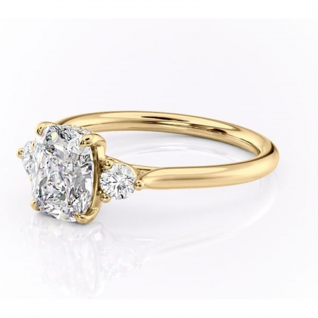 Inel de logodnă Delphine din aur Galben 14kt cu moissanite tăietură asscher – Montură cu trei pietre rafinată pentru profil mediu | Personalizează și configurează gratuit online [6]