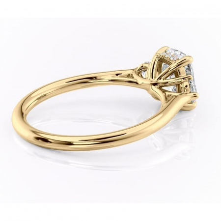 Inel de logodnă Delphine din aur Galben 14kt cu moissanite tăietură asscher – Montură cu trei pietre rafinată pentru profil mediu | Personalizează și configurează gratuit online [2]