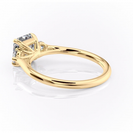 Inel de logodnă Delphine din aur Galben 14kt cu moissanite tăietură asscher – Montură cu trei pietre rafinată pentru profil mediu | Personalizează și configurează gratuit online [4]