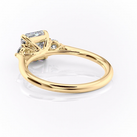 Inel de logodnă Delphine din aur Galben 14kt cu moissanite tăietură asscher – Montură cu trei pietre rafinată pentru profil mediu | Personalizează și configurează gratuit online [3]