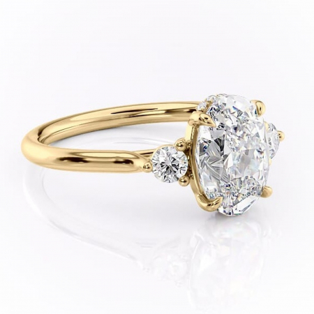 Aur galben - Inel de logodnă Delphine din aur Galben 18kt cu moissanite tăietură ovală – Montură cu trei pietre rafinată pentru profil mediu | Personalizează și configurează gratuit online