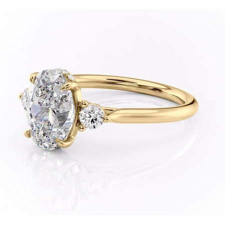 Inel de logodnă Delphine din aur Galben 14kt cu moissanite tăietură ovală – Montură cu trei pietre rafinată pentru profil mediu | Personalizează și configurează gratuit online [6]