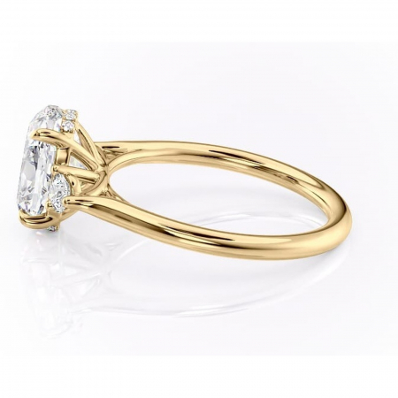 Inel de logodnă Delphine din aur Galben 14kt cu moissanite tăietură ovală – Montură cu trei pietre rafinată pentru profil mediu | Personalizează și configurează gratuit online [5]