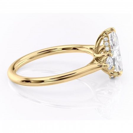 Inel de logodnă Delphine din aur Galben 14kt cu moissanite tăietură pară – Montură cu trei pietre rafinată pentru profil mediu | Personalizează și configurează gratuit online [1]