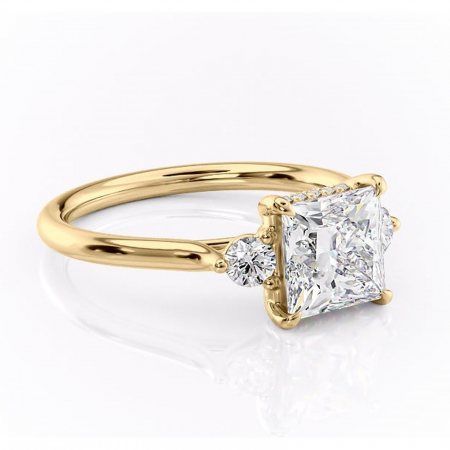 Aur galben - Inel de logodnă Delphine din aur Galben 18kt cu moissanite tăietură princess – Montură cu trei pietre rafinată pentru profil mediu | Personalizează și configurează gratuit online