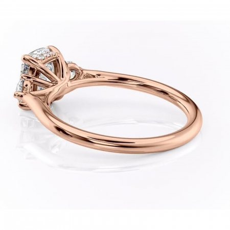Inel de logodnă Delphine din aur Rose 14kt cu moissanite tăietură asscher – Montură cu trei pietre rafinată pentru profil mediu | Personalizează și configurează gratuit online [4]