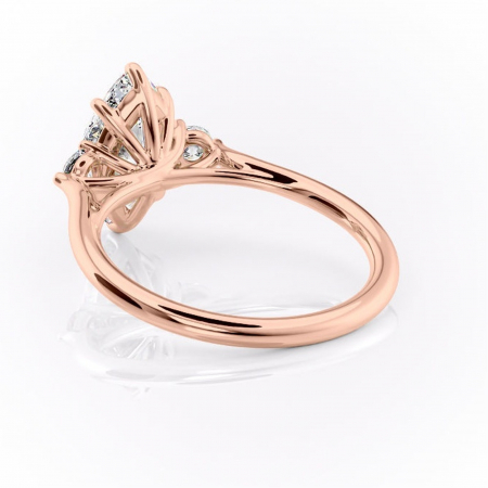 Inel de logodnă Delphine din aur Rose 14kt cu moissanite tăietură marquise – Montură cu trei pietre rafinată pentru profil mediu | Personalizează și configurează gratuit online [3]
