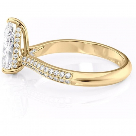 Inel de logodnă Elara din aur Galben 18kt cu moissanite tăietură pară – Montură pavé rafinată pentru profil înalt | Personalizează și configurează gratuit online [5]