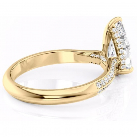 Inel de logodnă Elara din aur Galben 18kt cu moissanite tăietură pară – Montură pavé rafinată pentru profil înalt | Personalizează și configurează gratuit online [2]