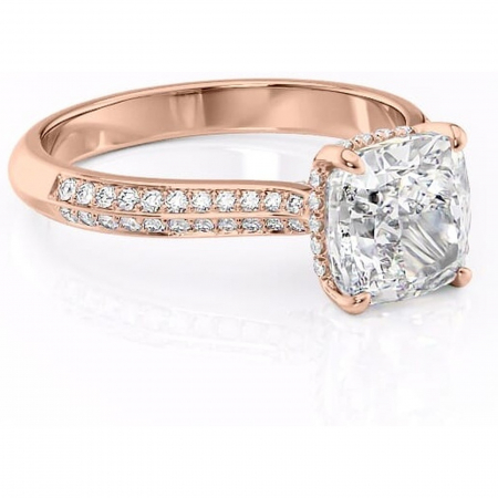 Pernă - Inel de logodnă Elara din aur Rose 18kt cu moissanite tăietură pernă – Montură pavé rafinată pentru profil înalt | Personalizează și configurează gratuit online