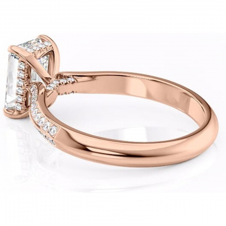 Inel de logodnă Elara din aur Rose 14kt cu moissanite tăietură smarald – Montură pavé rafinată pentru profil înalt | Personalizează și configurează gratuit online [4]