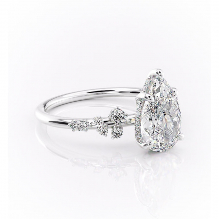 Pară - Inel de logodnă Elaris din aur Alb 14kt cu moissanite tăietură pară – Pietre laterale rafinată pentru profil înalt | Personalizează și configurează gratuit online