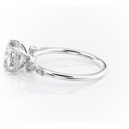 Inel de logodnă Elaris din aur Alb 14kt cu moissanite tăietură pernă – Pietre laterale rafinată pentru profil înalt | Personalizează și configurează gratuit online [5]