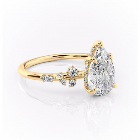 Pară - Inel de logodnă Elaris din aur Galben 18kt cu moissanite tăietură pară – Pietre laterale rafinată pentru profil înalt | Personalizează și configurează gratuit online