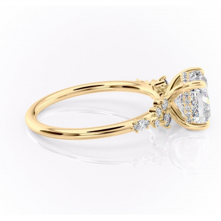 Inel de logodnă Elaris din aur Galben 14kt cu moissanite tăietură pernă – Pietre laterale rafinată pentru profil înalt | Personalizează și configurează gratuit online [1]
