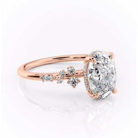 Ovală - Inel de logodnă Elaris din aur Rose 18kt cu moissanite tăietură ovală – Pietre laterale rafinată pentru profil înalt | Personalizează și configurează gratuit online