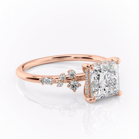 Princess - Inel de logodnă Elaris din aur Rose 18kt cu moissanite tăietură princess – Pietre laterale rafinată pentru profil înalt | Personalizează și configurează gratuit online