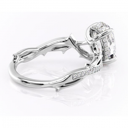 Inel de logodnă Eleanor din aur Alb 14kt cu moissanite tăietură ovală – Montură pavé rafinată pentru profil mediu | Personalizează și configurează gratuit online [2]