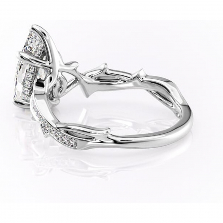 Inel de logodnă Eleanor din aur Alb 18kt cu moissanite tăietură pară – Montură pavé rafinată pentru profil mediu | Personalizează și configurează gratuit online [4]