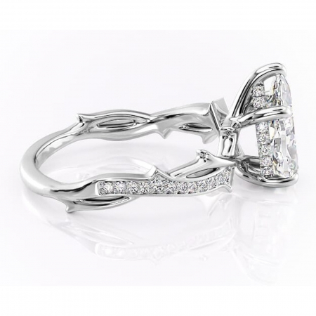 Inel de logodnă Eleanor din aur Alb 18kt cu moissanite tăietură pară – Montură pavé rafinată pentru profil mediu | Personalizează și configurează gratuit online [1]