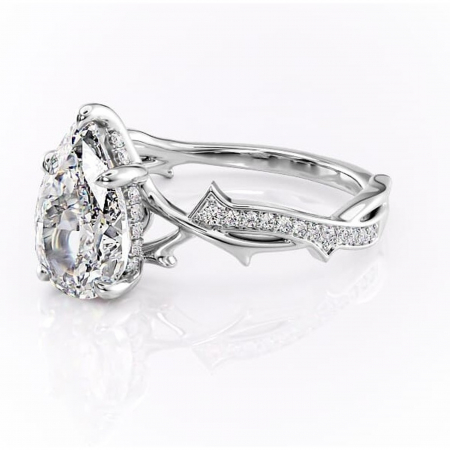Inel de logodnă Eleanor din aur Alb 18kt cu moissanite tăietură pară – Montură pavé rafinată pentru profil mediu | Personalizează și configurează gratuit online [6]