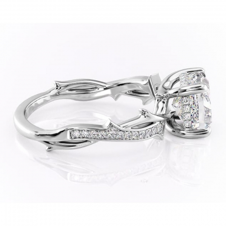 Inel de logodnă Eleanor din aur Alb 14kt cu moissanite tăietură pernă – Montură pavé rafinată pentru profil mediu | Personalizează și configurează gratuit online [1]