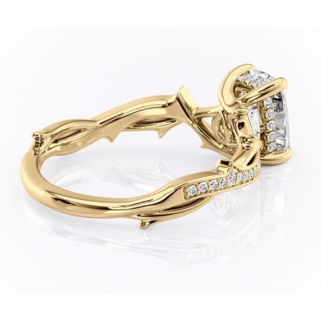Inel de logodnă Eleanor din aur Galben 14kt cu moissanite tăietură pernă – Montură pavé rafinată pentru profil mediu | Personalizează și configurează gratuit online [2]