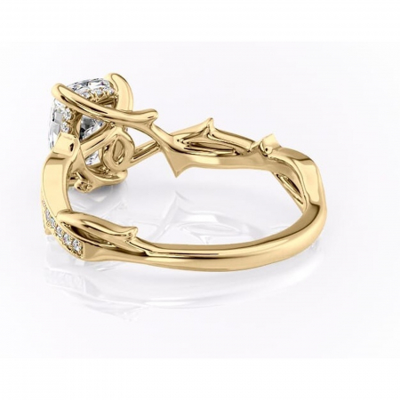 Inel de logodnă Eleanor din aur Galben 14kt cu moissanite tăietură pernă – Montură pavé rafinată pentru profil mediu | Personalizează și configurează gratuit online [3]