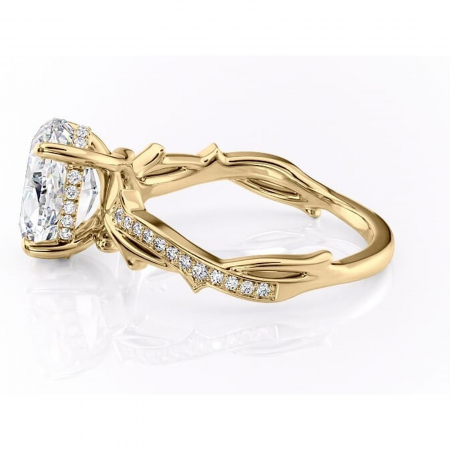 Inel de logodnă Eleanor din aur Galben 14kt cu moissanite tăietură ovală – Montură pavé rafinată pentru profil mediu | Personalizează și configurează gratuit online [5]