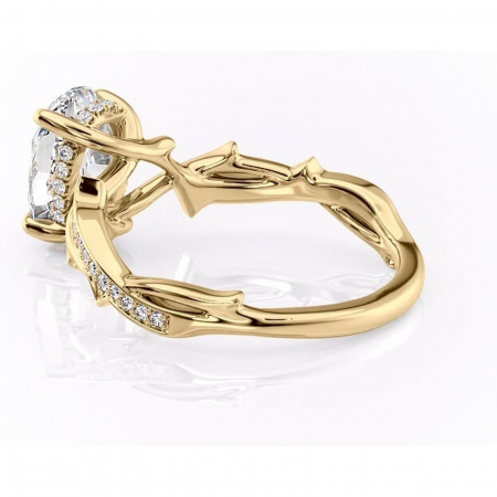 Inel de logodnă Eleanor din aur Galben 14kt cu moissanite tăietură ovală – Montură pavé rafinată pentru profil mediu | Personalizează și configurează gratuit online [4]