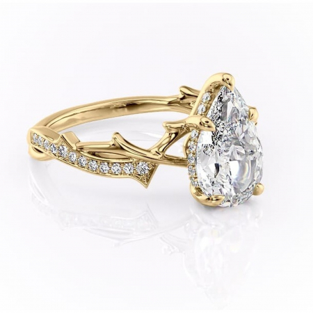 Pară - Inel de logodnă Eleanor din aur Galben 18kt cu moissanite tăietură pară – Montură pavé rafinată pentru profil mediu | Personalizează și configurează gratuit online