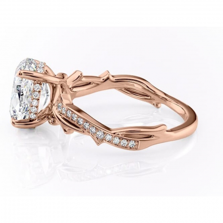 Inel de logodnă Eleanor din aur Rose 14kt cu moissanite tăietură ovală – Montură pavé rafinată pentru profil mediu | Personalizează și configurează gratuit online [5]