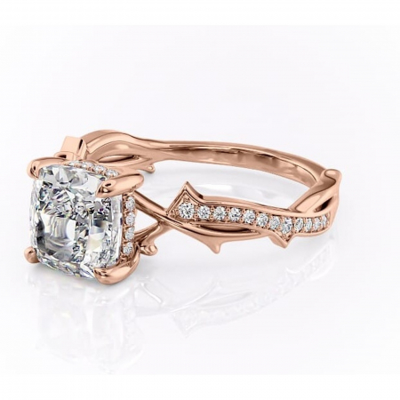 Inel de logodnă Eleanor din aur Rose 14kt cu moissanite tăietură pernă – Montură pavé rafinată pentru profil mediu | Personalizează și configurează gratuit online [6]