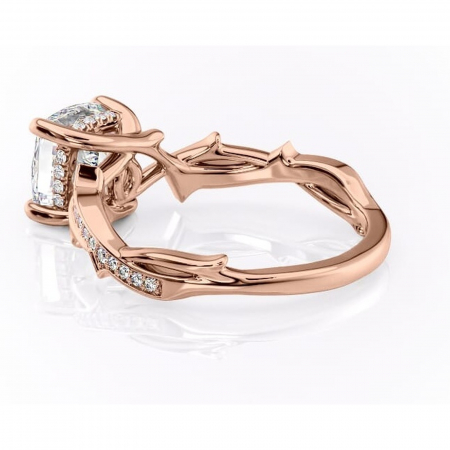 Inel de logodnă Eleanor din aur Rose 14kt cu moissanite tăietură pernă – Montură pavé rafinată pentru profil mediu | Personalizează și configurează gratuit online [4]