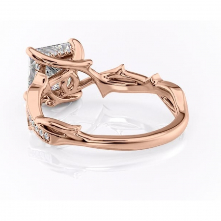 Inel de logodnă Eleanor din aur Rose 14kt cu moissanite tăietură princess – Montură pavé rafinată pentru profil mediu | Personalizează și configurează gratuit online [3]