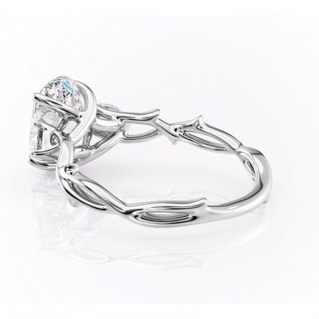 Inel de logodnă Elira din aur Alb 14kt cu moissanite tăietură ovală – Montură cu trei pietre rafinată pentru profil mediu | Personalizează și configurează gratuit online [4]