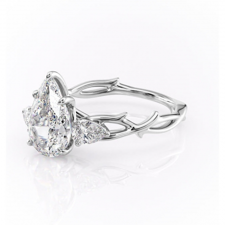 Inel de logodnă Elira din aur Alb 14kt cu moissanite tăietură pară – Montură cu trei pietre rafinată pentru profil mediu | Personalizează și configurează gratuit online [6]