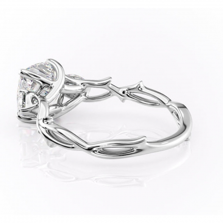 Inel de logodnă Elira din aur Alb 14kt cu moissanite tăietură pernă – Montură cu trei pietre rafinată pentru profil mediu | Personalizează și configurează gratuit online [4]