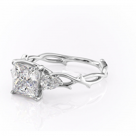 Inel de logodnă Elira din aur Alb 14kt cu moissanite tăietură princess – Montură cu trei pietre rafinată pentru profil mediu | Personalizează și configurează gratuit online [6]