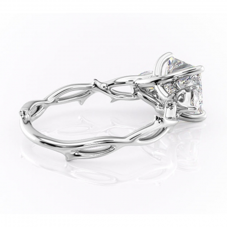 Inel de logodnă Elira din aur Alb 14kt cu moissanite tăietură princess – Montură cu trei pietre rafinată pentru profil mediu | Personalizează și configurează gratuit online [2]