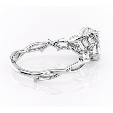 Inel de logodnă Elira din aur Alb 14kt cu moissanite tăietură radiantă – Montură cu trei pietre rafinată pentru profil mediu | Personalizează și configurează gratuit online [2]