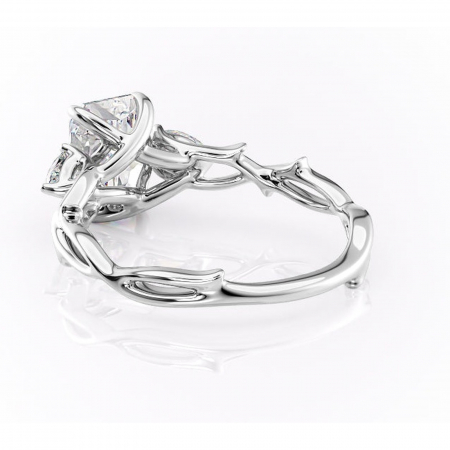 Inel de logodnă Elira din aur Alb 14kt cu moissanite tăietură radiantă – Montură cu trei pietre rafinată pentru profil mediu | Personalizează și configurează gratuit online [3]