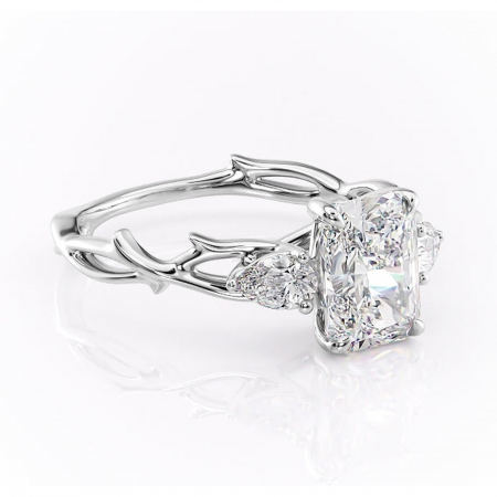 Radiantă - Inel de logodnă Elira din aur Alb 14kt cu moissanite tăietură radiantă – Montură cu trei pietre rafinată pentru profil mediu | Personalizează și configurează gratuit online