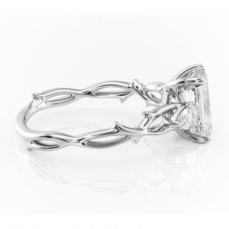 Inel de logodnă Elira din aur Alb 14kt cu moissanite tăietură smarald – Montură cu trei pietre rafinată pentru profil mediu | Personalizează și configurează gratuit online [1]