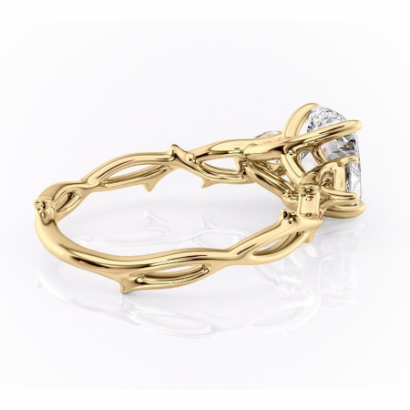 Inel de logodnă Elira din aur Galben 14kt cu moissanite tăietură asscher – Montură cu trei pietre rafinată pentru profil mediu | Personalizează și configurează gratuit online [2]