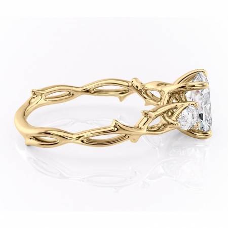 Inel de logodnă Elira din aur Galben 14kt cu moissanite tăietură asscher – Montură cu trei pietre rafinată pentru profil mediu | Personalizează și configurează gratuit online [1]