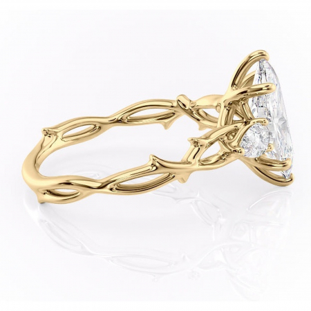 Inel de logodnă Elira din aur Galben 14kt cu moissanite tăietură marquise – Montură cu trei pietre rafinată pentru profil mediu | Personalizează și configurează gratuit online [1]